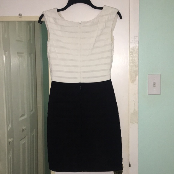 Black and white Adrianna Papell Dress Size 8P - Picture 2 of 4